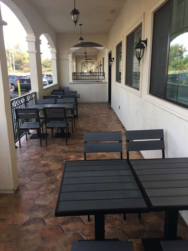 Best Western Plus Temecula Wine Country Hotel & Suites Restoran gambar